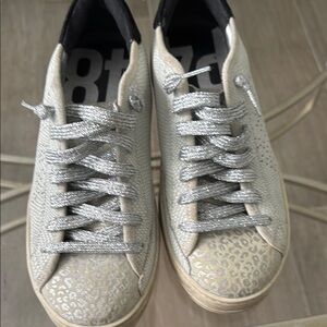 P448 Johnny Animal print low top